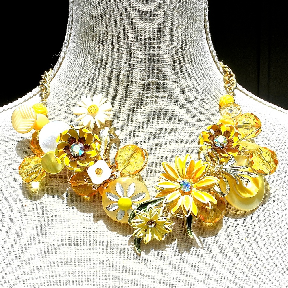 Statement Necklace Vintage Flower Power